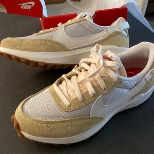 Women’s Nike Waffle Debut size 7